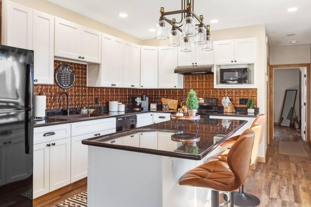 Stylish Uptown -634 Apartment *