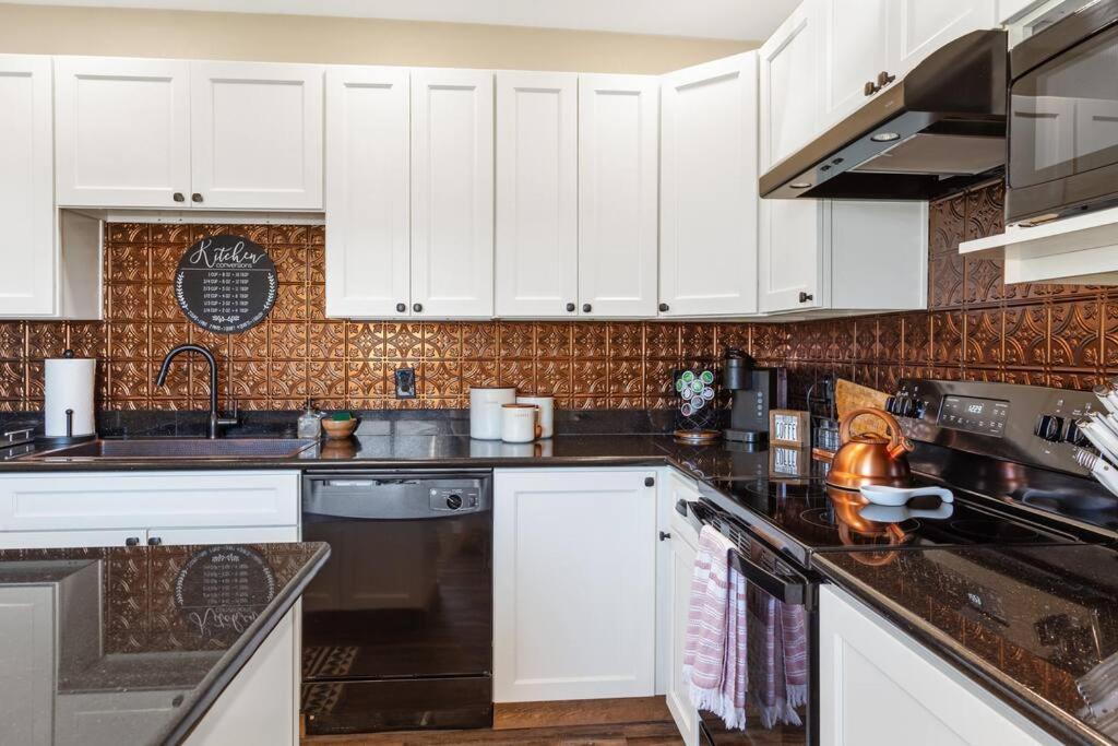 Apartment Stylish Uptown -634